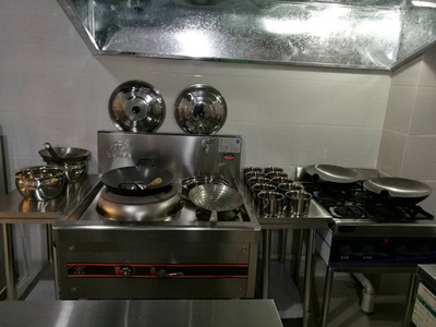 廚房設(shè)備低價(jià)轉(zhuǎn)讓